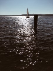 Segelboot auf Müggelsee in Berlin