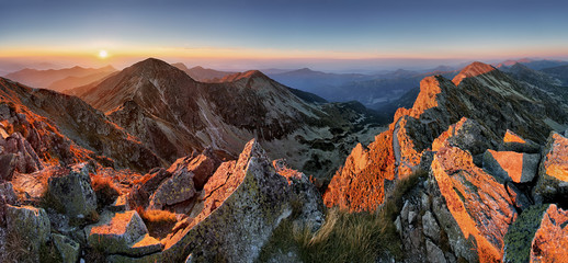 Fototapeta Majestic sunset in autumn mountains landscape obraz