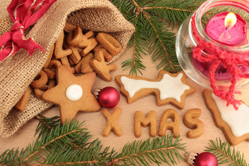 Xmas mit Lebkuchenbuchstaben geschrieben
