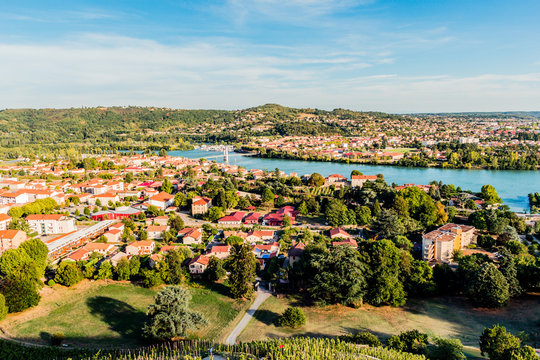 La vall&eacute;e du Rh&ocirc;ne vu des hauteurs de Condrieu