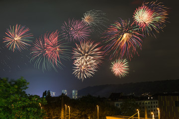 buntes Feuerwerk über Aachen