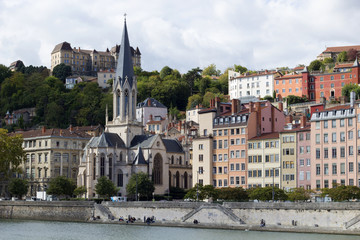Obraz premium Vieux Lyon Eglise Saint George Quai de Saone 2015
