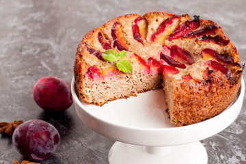 Delicious whole plum pie and fresh plums
