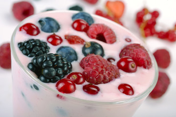 berry yogurt with berries