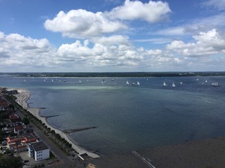 Blick auf Segelschiffe der Kieler Woche