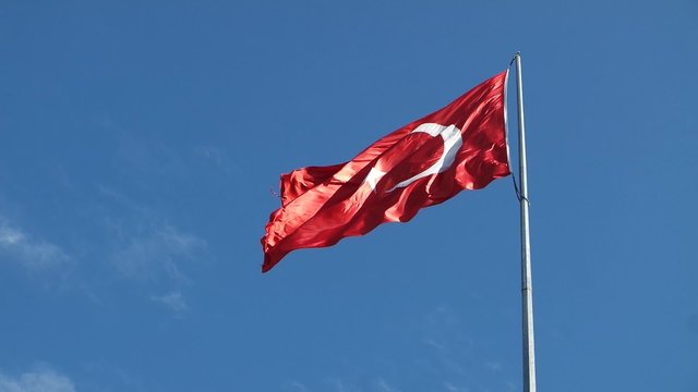 T&uuml;rk Bayrağı Dalgalanıyor