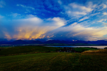 Fototapeta na wymiar Beautiful landscape, lake with beautiful cloud sky.