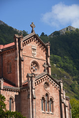 Fototapeta na wymiar Santuario de la Virgen de Covadonga