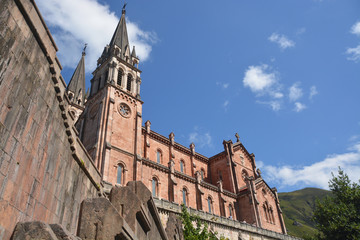 Fototapeta na wymiar Santuario de la Virgen de Covadonga, España, Asturias