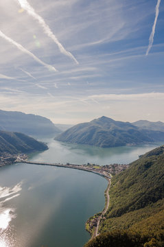 Melide, Stadt, Ortschaft, Lago di Lugano, Luganersee, Damm, Seedamm, Seerundfahrt, Autobahn, Uferstrasse, San Salvatore, Wanderweg, Herbst, Tessin, Schweiz