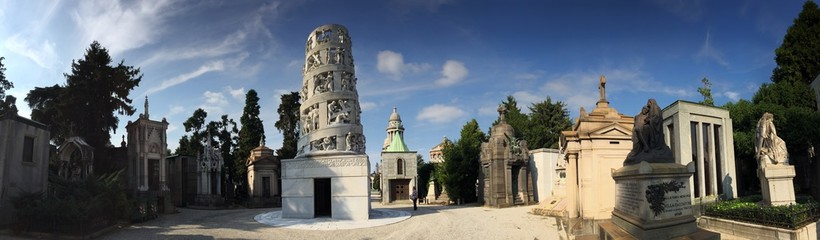 Fototapeta na wymiar Cimitero Monumentale, Milano, panoramica della Necropoli dall'ossario