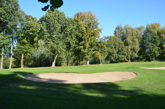 Golfplatz im Herbst