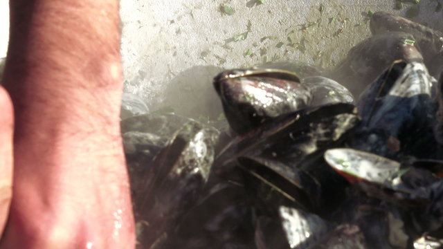 Cooking mussels