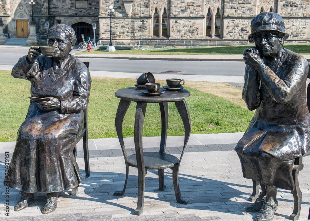 Wall mural statue of the famous five (the valiant five,célèbres cinq )on parliament hill ottawa ontario canada