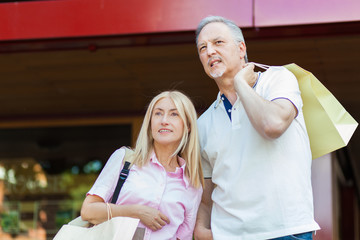  Adult couple shopping outdoor