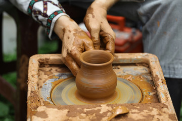 potter clay pot