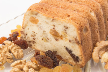 Pound cake with walnuts and raisins