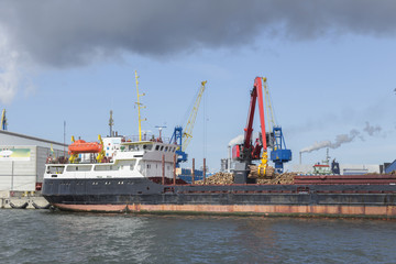 Fototapeta premium Holzentladung in Wismar
