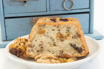 Pound cake with walnuts and raisins