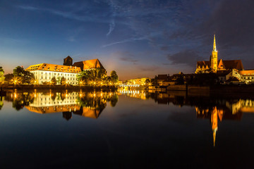 Fototapeta na wymiar Wroclaw at night