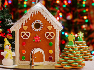 Gingerbread house, gingerbread Christmas tree, a snowman from sugar mastic - homemade sweets for...