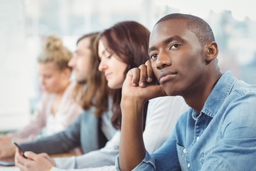Obraz premium Thoughtful man sitting at desk 