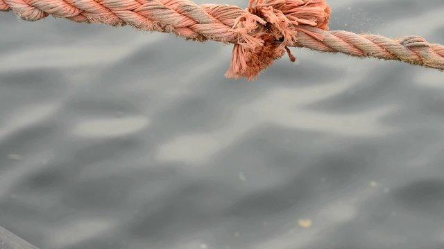 geflickte Festmacherleine eines Fischkutter