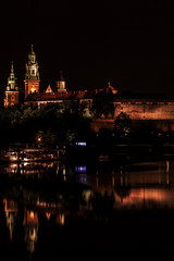 Obraz premium Krakow at night. Wawel Castle and Wisla.
