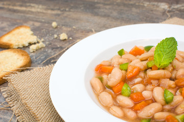 white beans with carrot and green pepper
