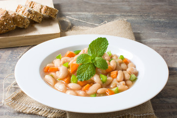 white beans with carrot and green pepper