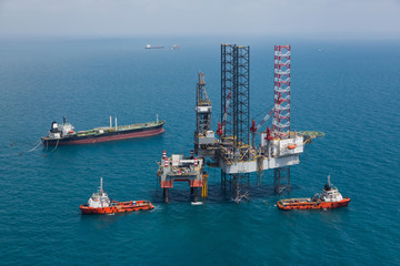 Offshore oil rig drilling platform