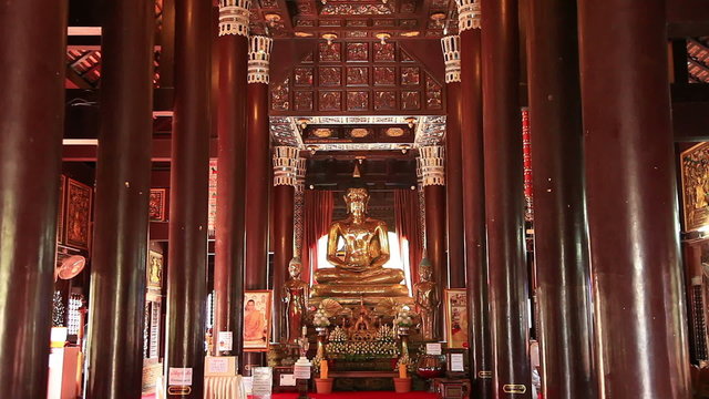 Chiangmai, Thailand - Oct 6, 2015 : Golden seated Buddha Statue in the temple of Wat Lok Molee, Chiangmai, Thailand