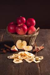 dried and raw apples