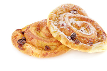 escargots aux raisins sur fond blanc