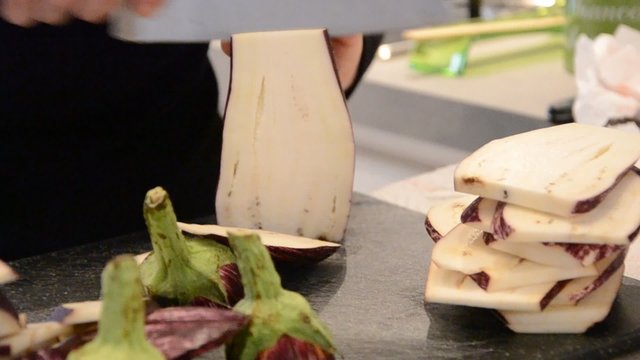 1017 - Cut the eggplants
