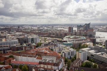 Fototapeta premium Panoramablick über Hamburg vom Kirchturm St. Michaelis
