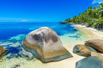 Fototapeta na wymiar Tropical beaches on paradise island