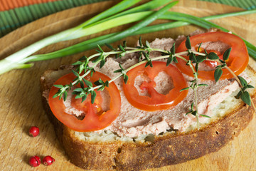 sandwich with pate tomato and green onion