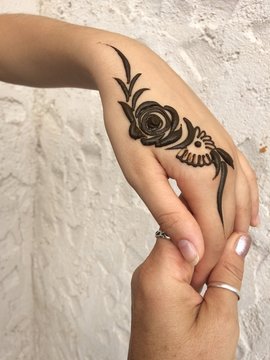 Tatuaggio all'henn&eacute;