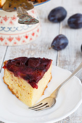 Plum cake, shifter,biscuit.