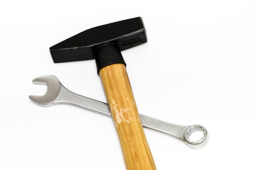 Hammer und Maulschlüssel