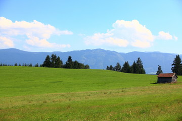 Obraz premium Scheune im Voralpenland