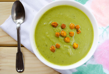 Green cream soup made of spinach, broccoli and peas