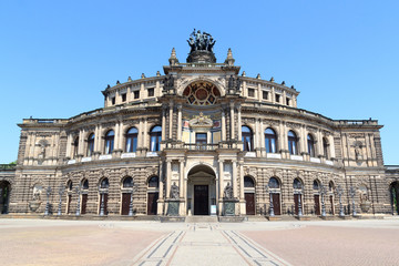 Fototapeta na wymiar Saxon State Opera Semperoper in Dresden, Germany