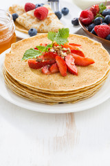 Delicious crepes with strawberries and honey 