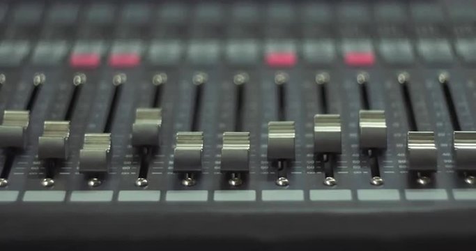 Digital audio mixer with automatic fader