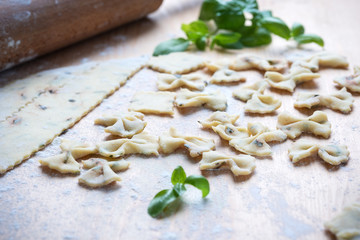 Kräuterfarfalle zubereiten