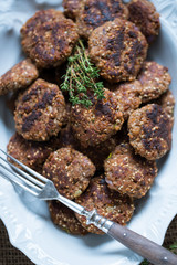 Gemüsebratlinge mit Sesam