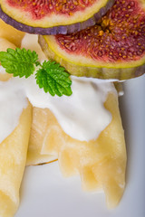 Dumplings with cottage cheese, cream and fresh figs