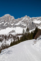 Fototapeta na wymiar Winterwandern am Dachstein